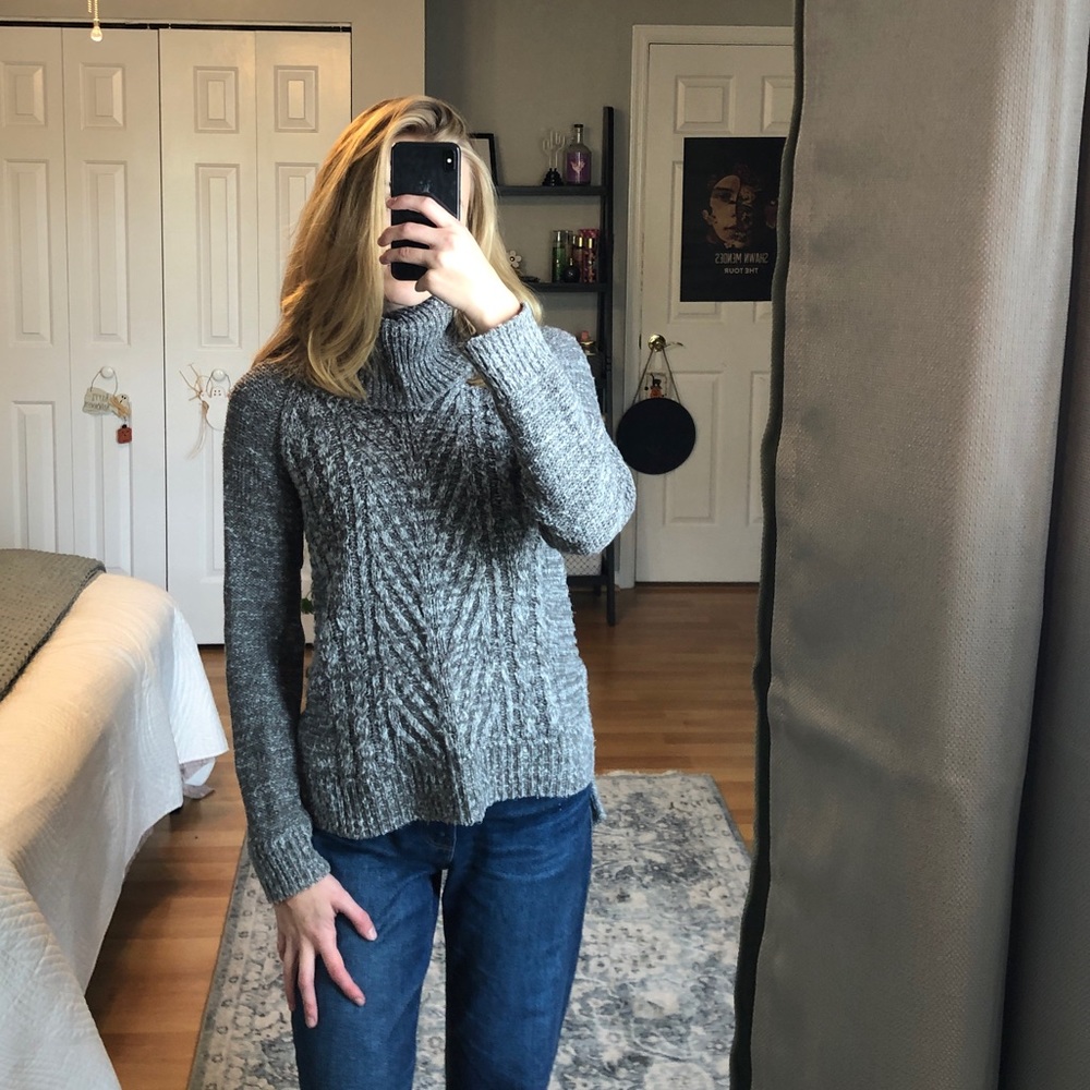 ✨ LAST CHANCE ✨ 
ELLE Chunky Turtleneck Sweater | M
